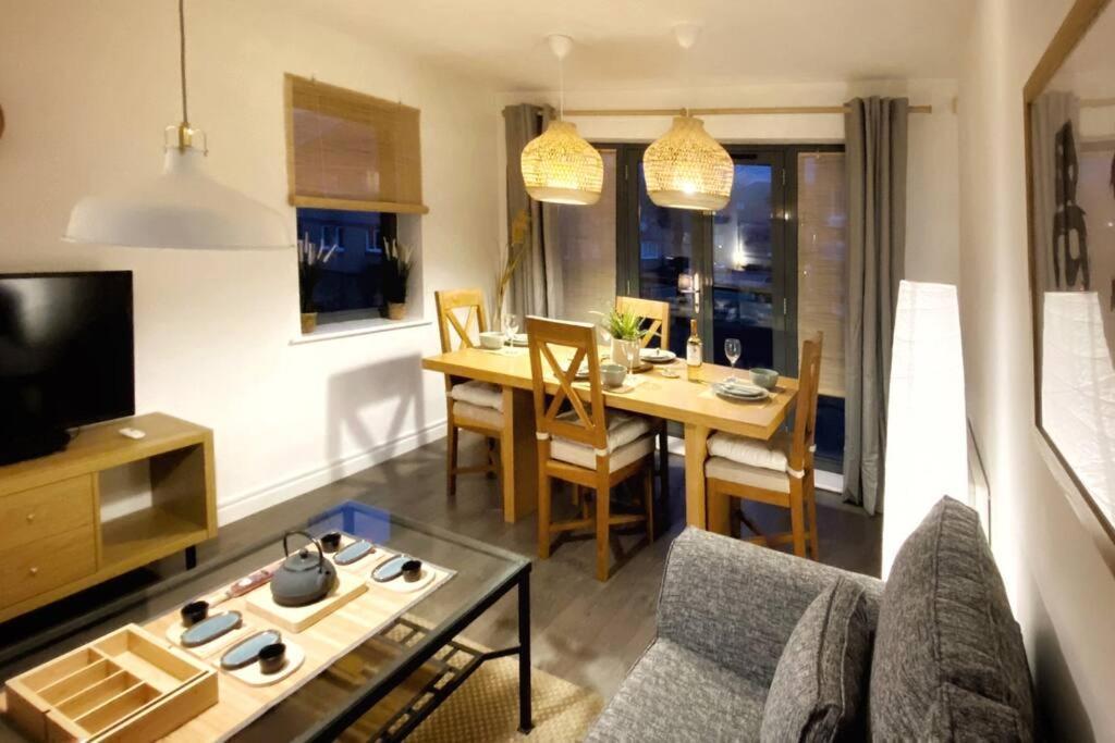 Japanese Style Muji Two-Bedroom Apt Swansea Bagian luar foto